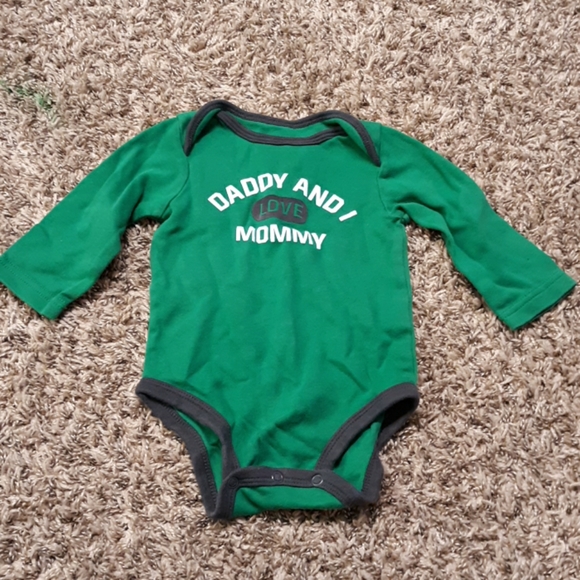 #658 Carter's onsie. Size:9 months - Picture 1 of 5